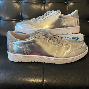 Jordan 1 Low OG Pinnacle Metallic Silver
